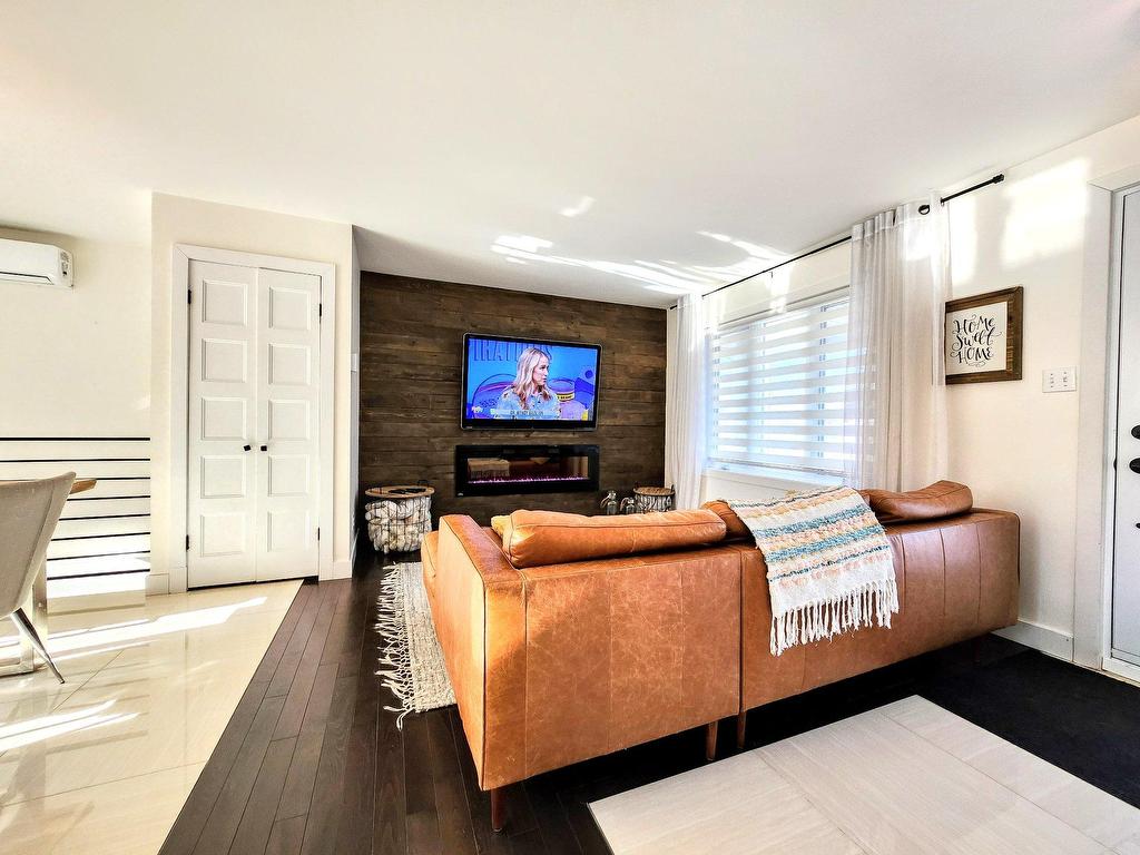 









445


138e Rue

,
Shawinigan,




QC
G9P4R4

