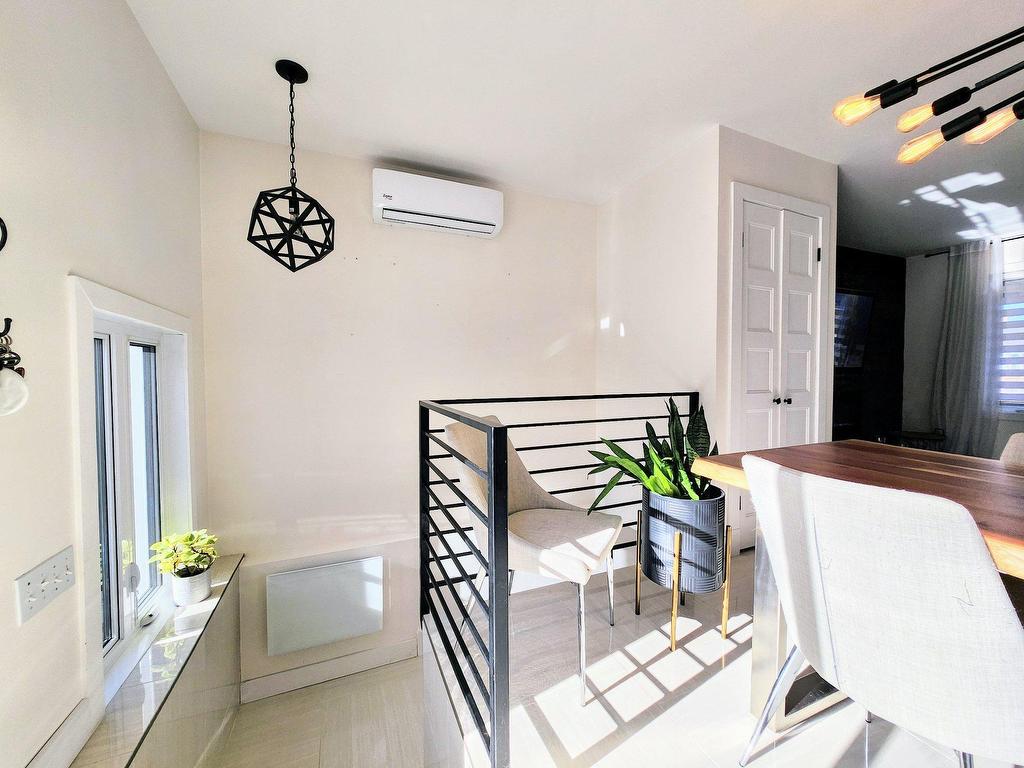 









445


138e Rue

,
Shawinigan,




QC
G9P4R4

