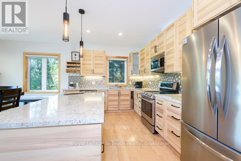 












149 JOHN BUCHLER ROAD

,
Georgian Bay (Baxter),




Ontario
L0K1S0

