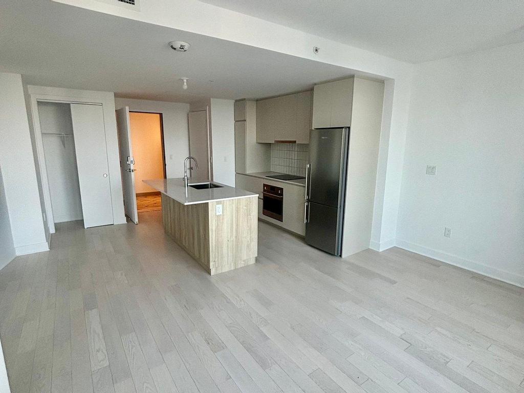 









100


Rue Murray

, 2408,
Le Sud-Ouest (Montréal),




QC
H3C1A2

