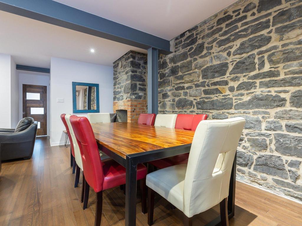 









1220

 - 1224


Rue St-Hubert

,
Montréal (Ville-Marie),




QC
H2L3Y7

