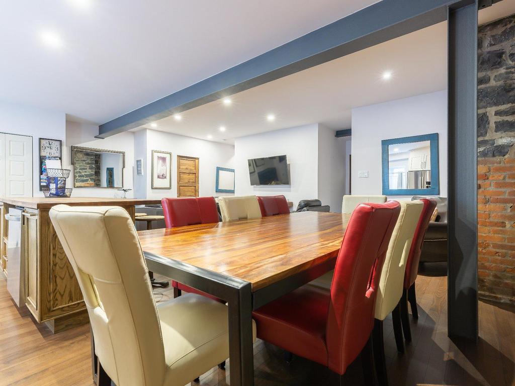 









1220

 - 1224


Rue St-Hubert

,
Montréal (Ville-Marie),




QC
H2L3Y7

