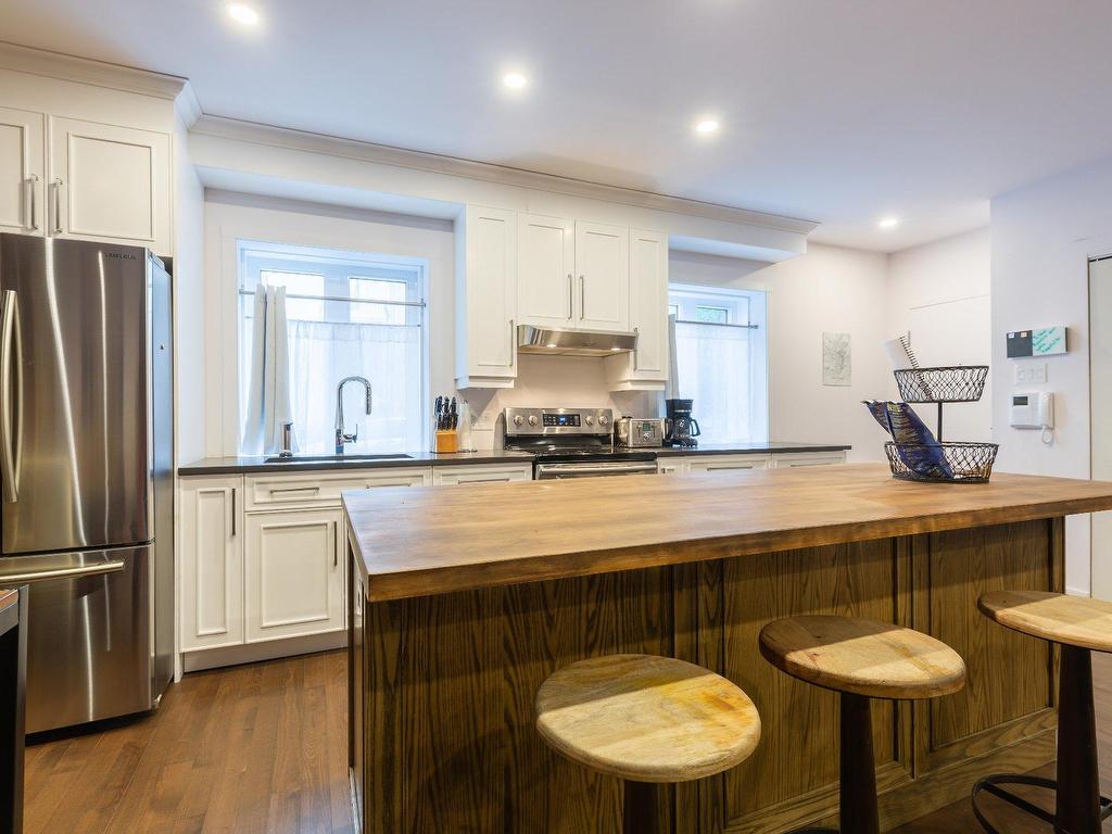 









1220

 - 1224


Rue St-Hubert

,
Montréal (Ville-Marie),




QC
H2L3Y7

