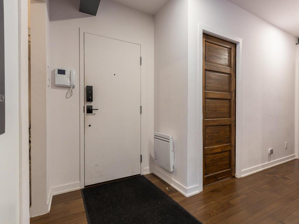 









1220

 - 1224


Rue St-Hubert

,
Montréal (Ville-Marie),




QC
H2L3Y7

