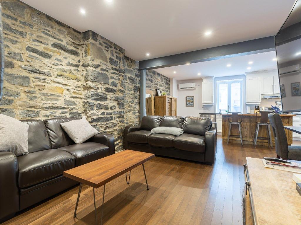 









1220

 - 1224


Rue St-Hubert

,
Montréal (Ville-Marie),




QC
H2L3Y7

