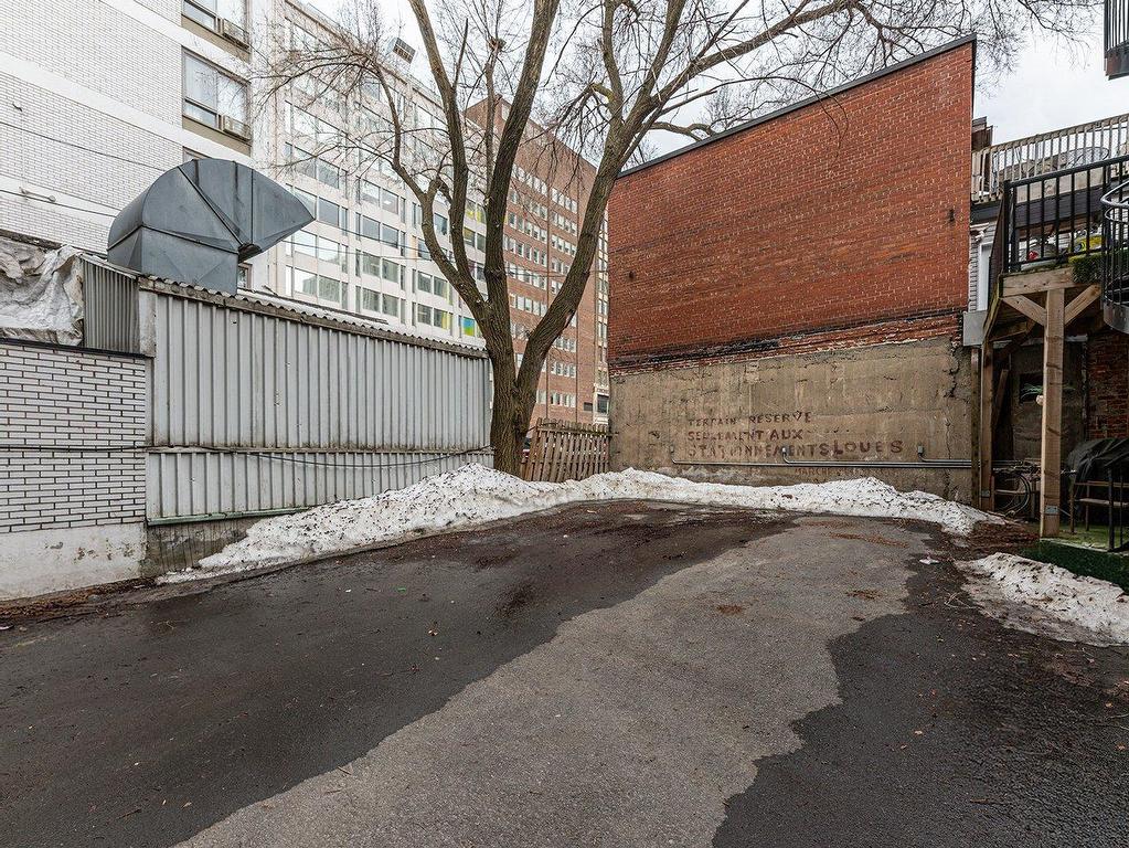 









1220

 - 1224


Rue St-Hubert

,
Montréal (Ville-Marie),




QC
H2L3Y7

