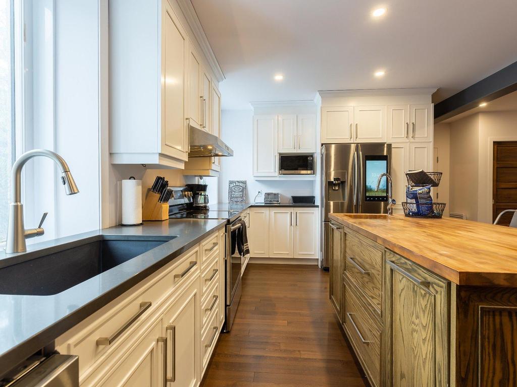 









1220

 - 1224


Rue St-Hubert

,
Montréal (Ville-Marie),




QC
H2L3Y7

