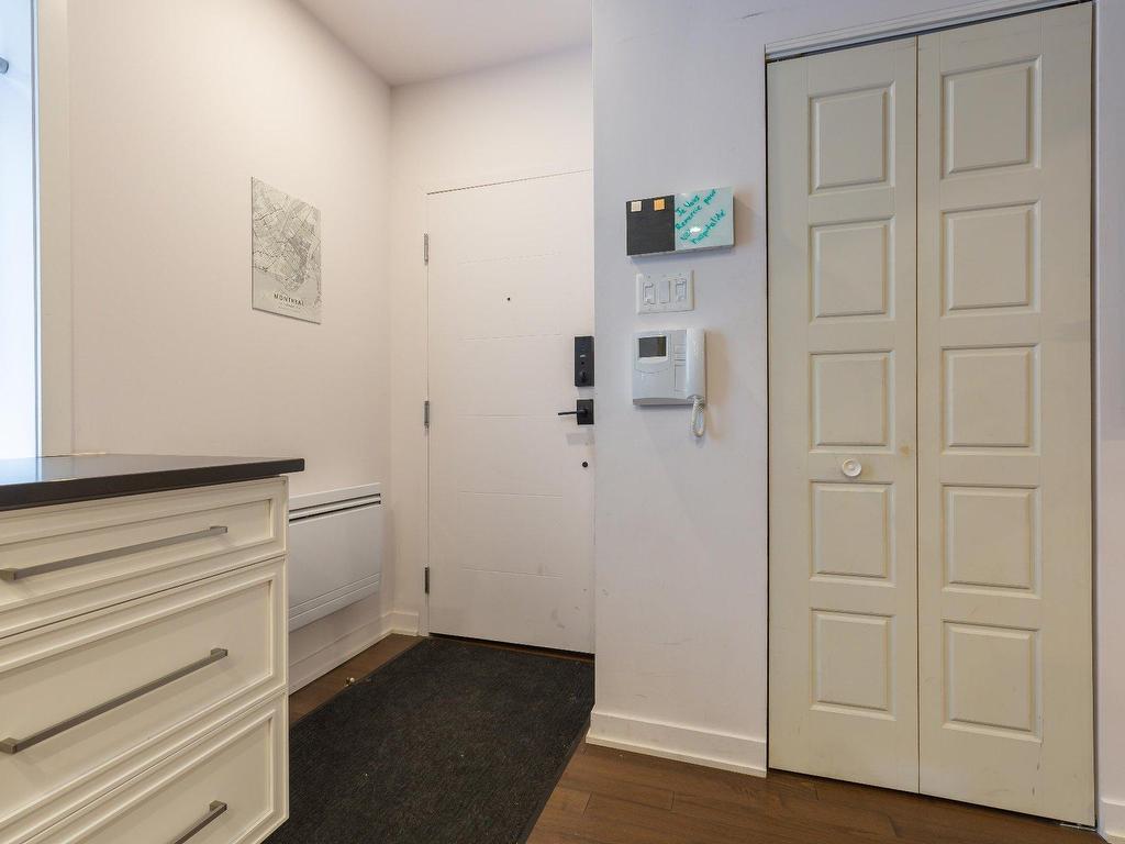 









1220

 - 1224


Rue St-Hubert

,
Montréal (Ville-Marie),




QC
H2L3Y7

