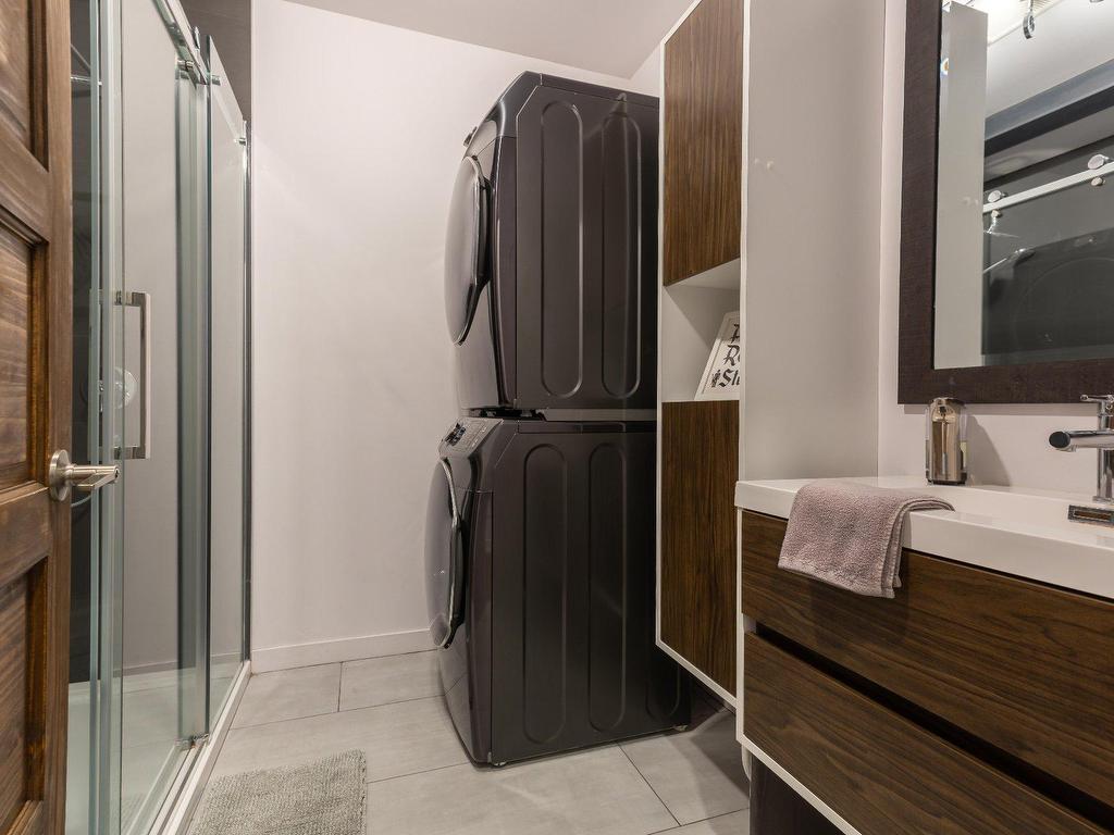 









1220

 - 1224


Rue St-Hubert

,
Montréal (Ville-Marie),




QC
H2L3Y7

