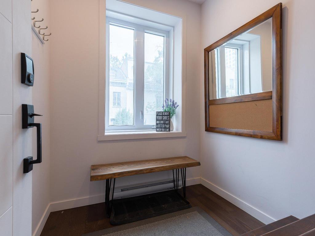 









1220

 - 1224


Rue St-Hubert

,
Montréal (Ville-Marie),




QC
H2L3Y7

