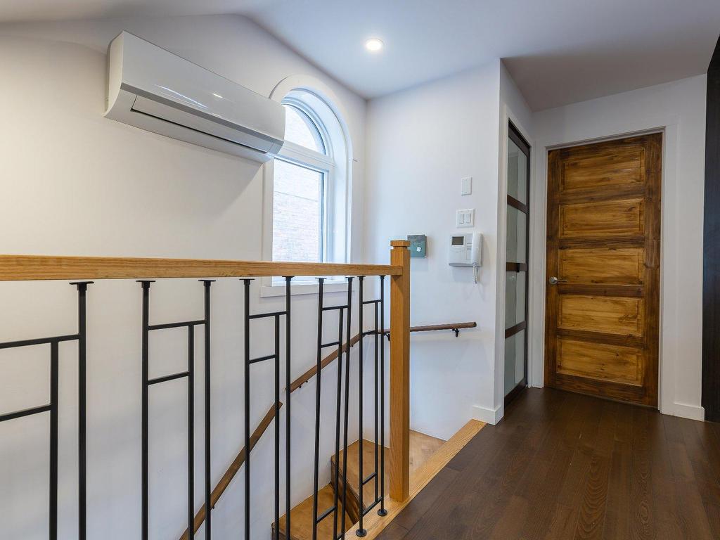 









1220

 - 1224


Rue St-Hubert

,
Montréal (Ville-Marie),




QC
H2L3Y7


