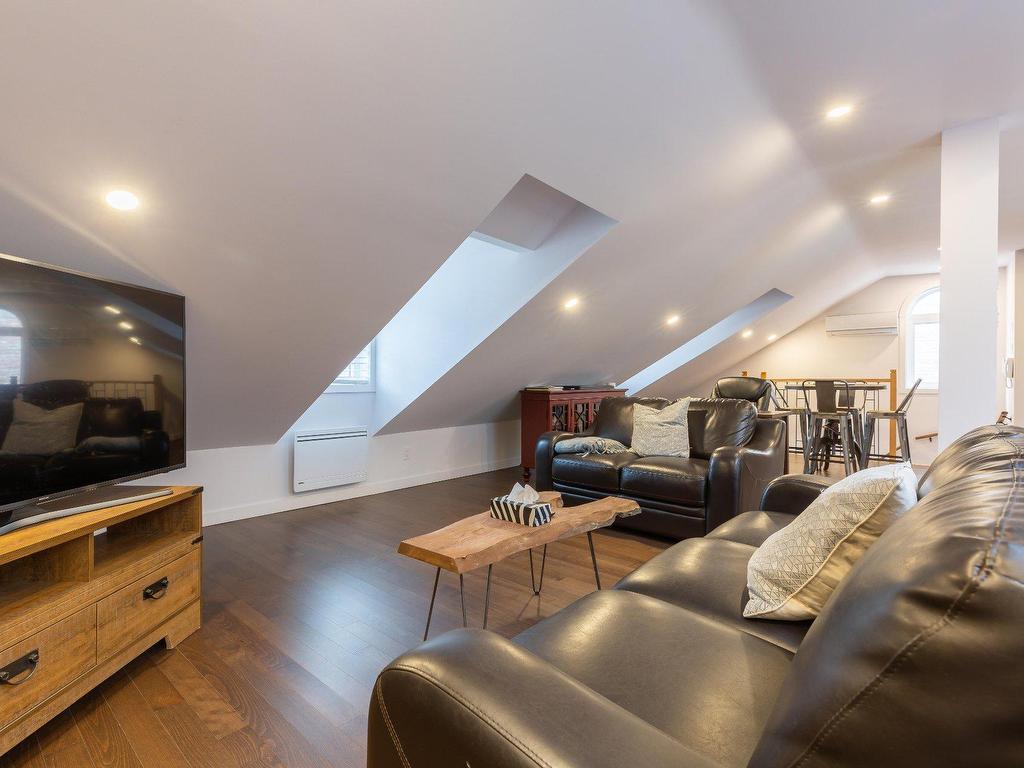 









1220

 - 1224


Rue St-Hubert

,
Montréal (Ville-Marie),




QC
H2L3Y7

