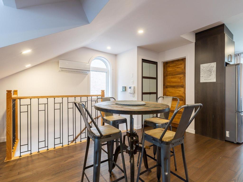









1220

 - 1224


Rue St-Hubert

,
Montréal (Ville-Marie),




QC
H2L3Y7

