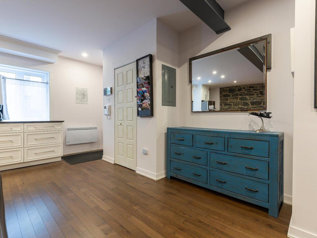 









1220

 - 1224


Rue St-Hubert

,
Montréal (Ville-Marie),




QC
H2L3Y7

