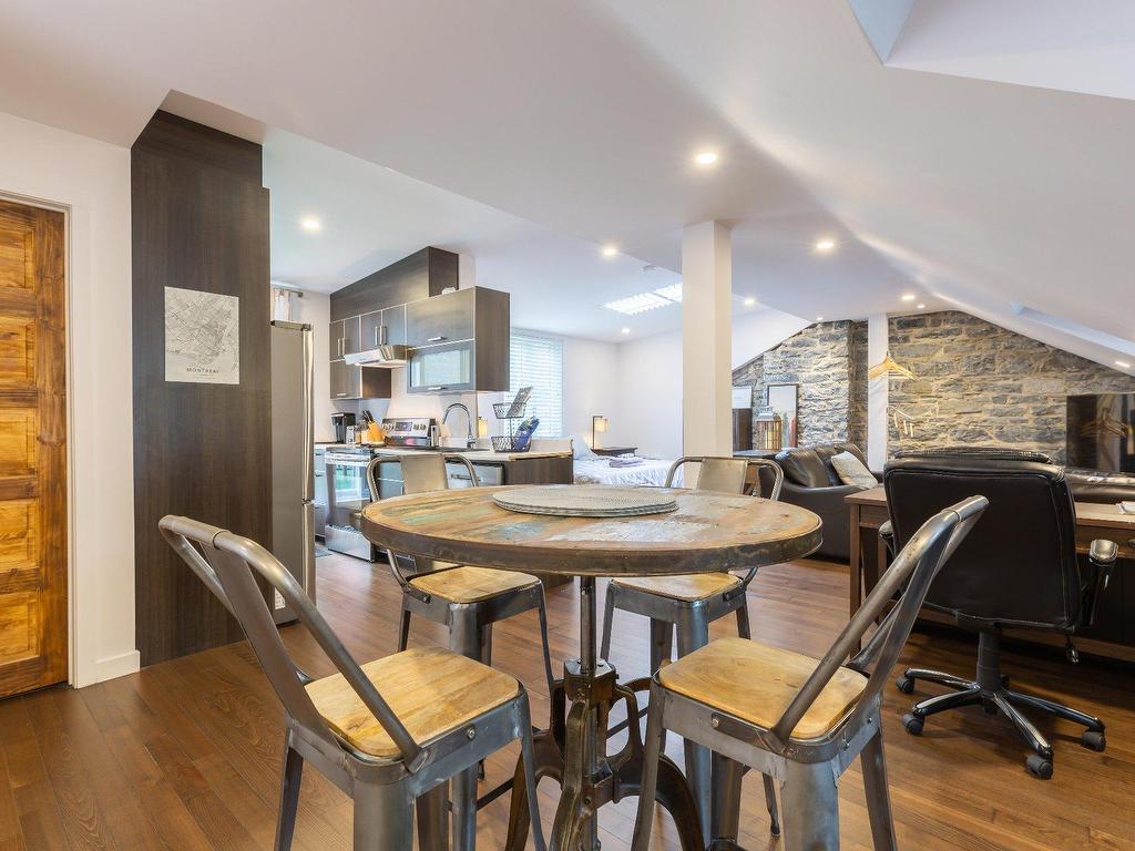 









1220

 - 1224


Rue St-Hubert

,
Montréal (Ville-Marie),




QC
H2L3Y7

