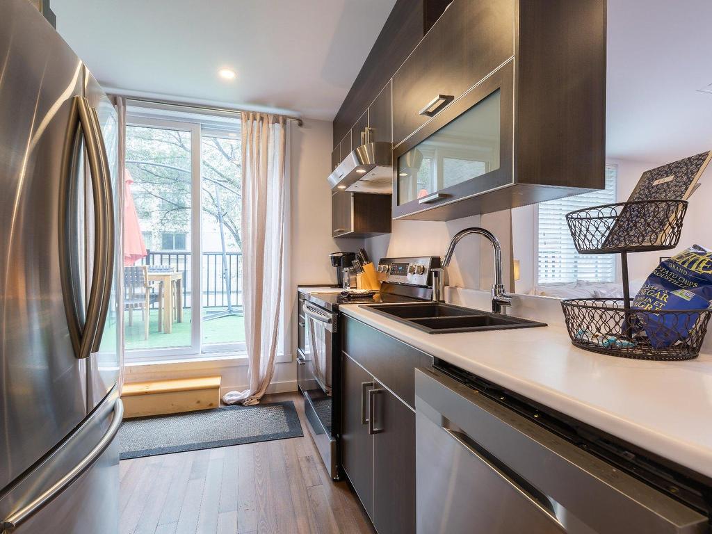 









1220

 - 1224


Rue St-Hubert

,
Montréal (Ville-Marie),




QC
H2L3Y7

