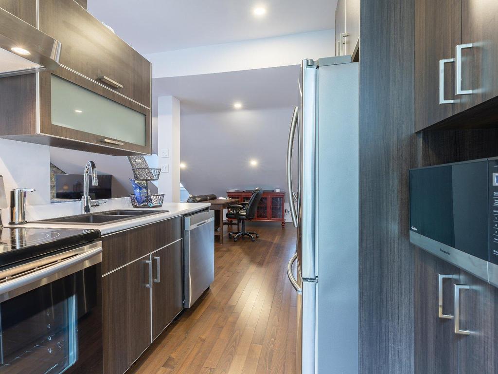 









1220

 - 1224


Rue St-Hubert

,
Montréal (Ville-Marie),




QC
H2L3Y7

