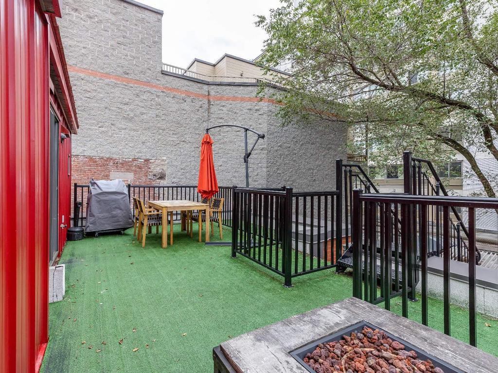 









1220

 - 1224


Rue St-Hubert

,
Montréal (Ville-Marie),




QC
H2L3Y7

