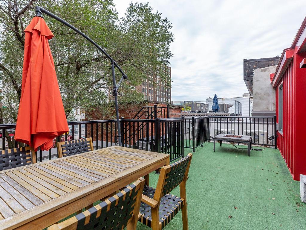 









1220

 - 1224


Rue St-Hubert

,
Montréal (Ville-Marie),




QC
H2L3Y7

