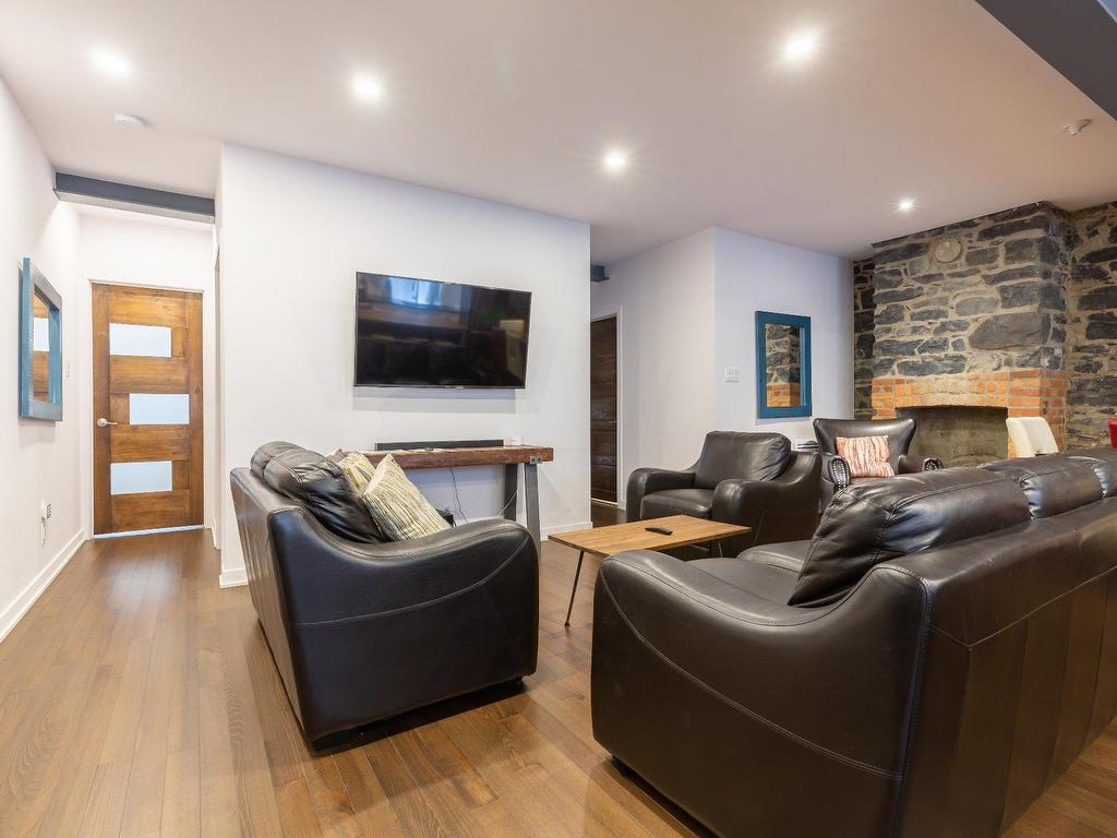 









1220

 - 1224


Rue St-Hubert

,
Montréal (Ville-Marie),




QC
H2L3Y7

