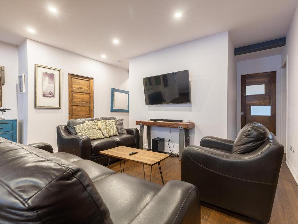 









1220

 - 1224


Rue St-Hubert

,
Montréal (Ville-Marie),




QC
H2L3Y7

