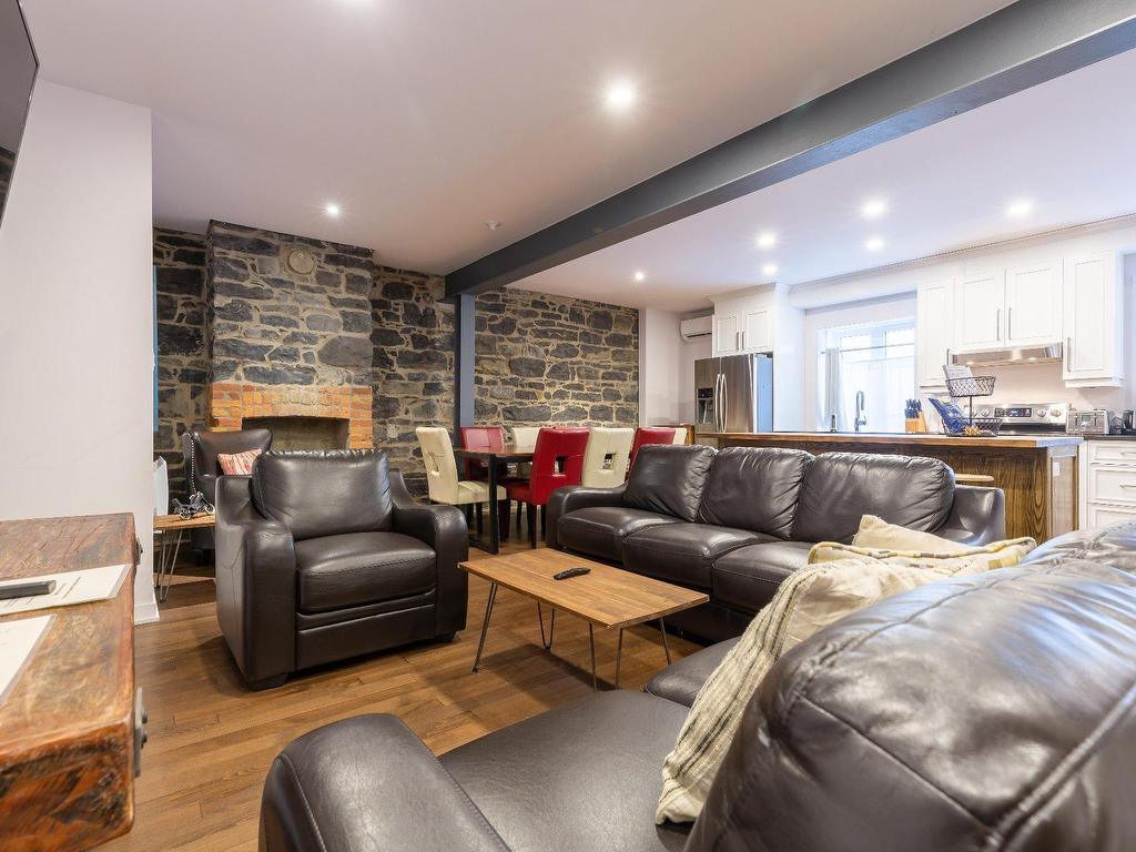 









1220

 - 1224


Rue St-Hubert

,
Montréal (Ville-Marie),




QC
H2L3Y7

