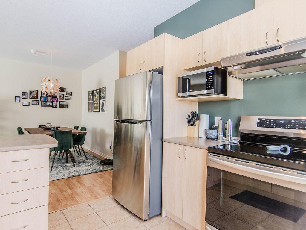 









282


Boul. du Plateau

, 2,
Gatineau (Hull),




QC
J9A3S5

