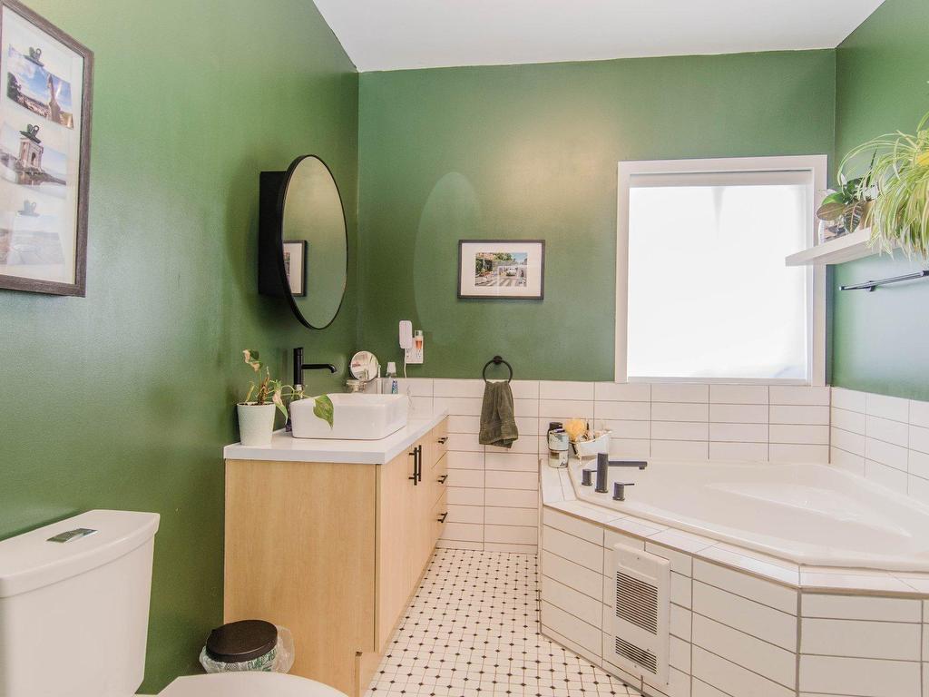









282


Boul. du Plateau

, 2,
Gatineau (Hull),




QC
J9A3S5

