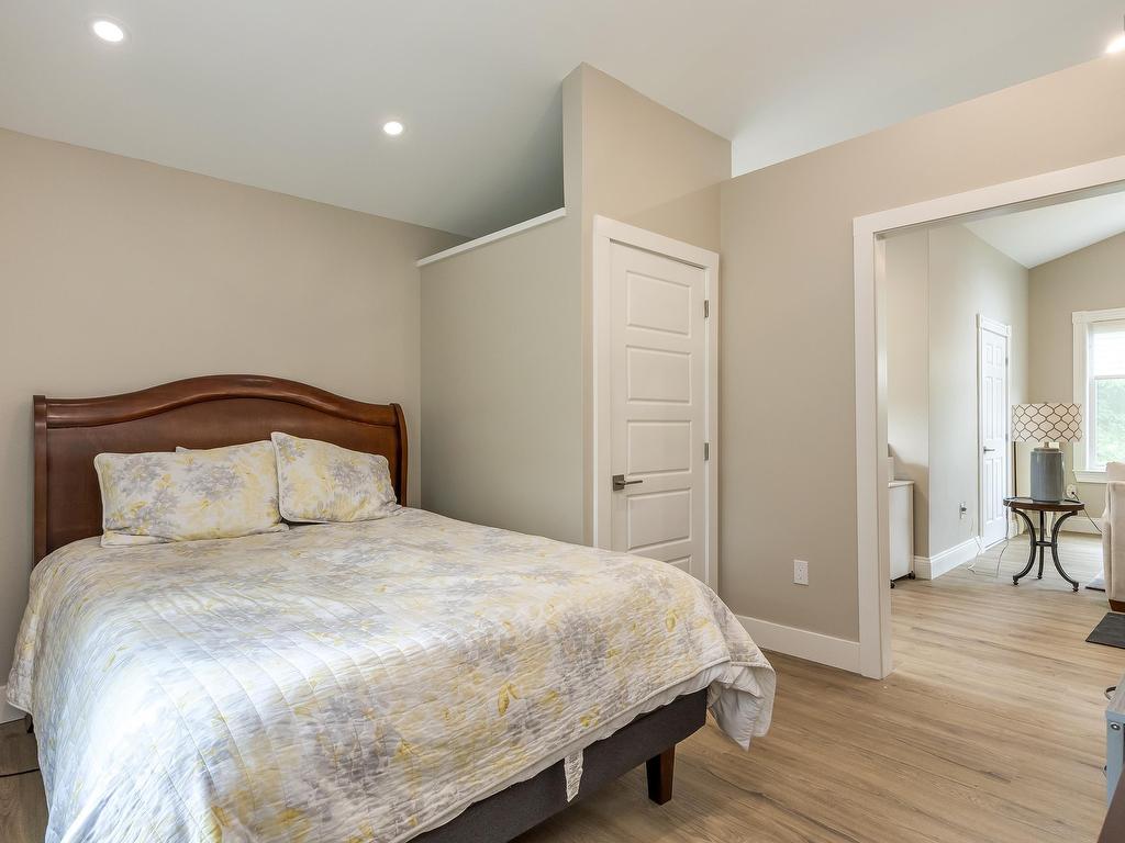 












6585 Highway 221

,
Lakeville,




NS
B4N 3V7

