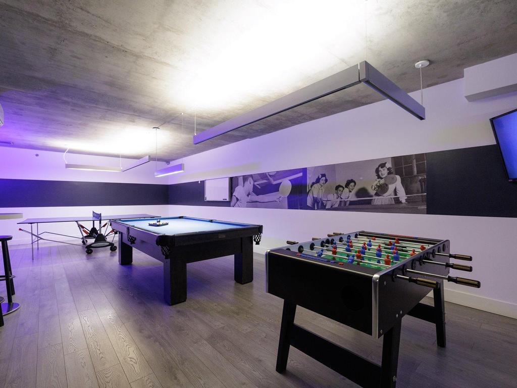









1414


Rue Chomedey

, 2045,
Montréal (Ville-Marie),




QC
H3H0A2

