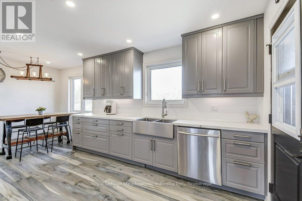












986 WESTOVER ROAD

,
Hamilton,




Ontario
N0B1L0

