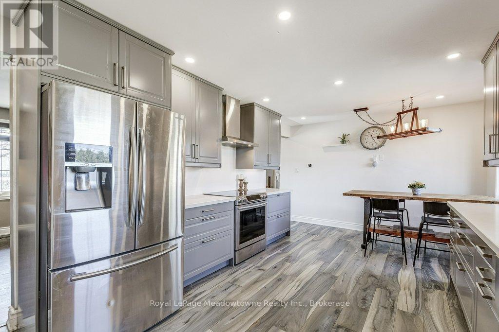 












986 WESTOVER ROAD

,
Hamilton,




Ontario
N0B1L0

