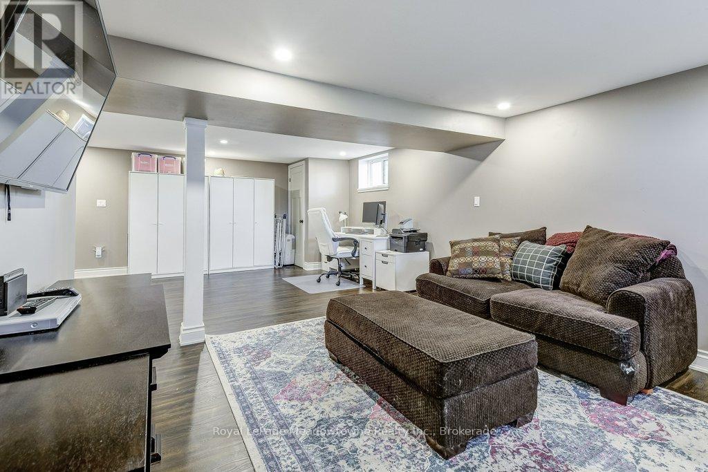 












986 WESTOVER ROAD

,
Hamilton,




Ontario
N0B1L0

