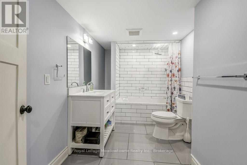 












986 WESTOVER ROAD

,
Hamilton,




Ontario
N0B1L0

