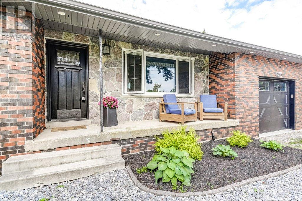












986 WESTOVER ROAD

,
Hamilton,




Ontario
N0B1L0

