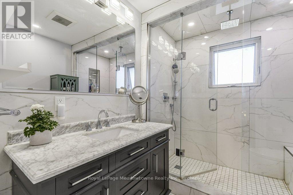 












986 WESTOVER ROAD

,
Hamilton,




Ontario
N0B1L0

