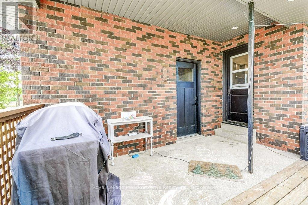 












986 WESTOVER ROAD

,
Hamilton,




Ontario
N0B1L0

