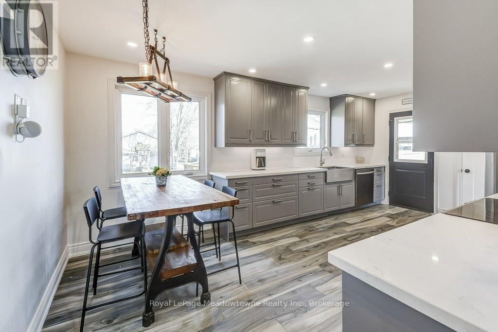 












986 WESTOVER ROAD

,
Hamilton,




Ontario
N0B1L0

