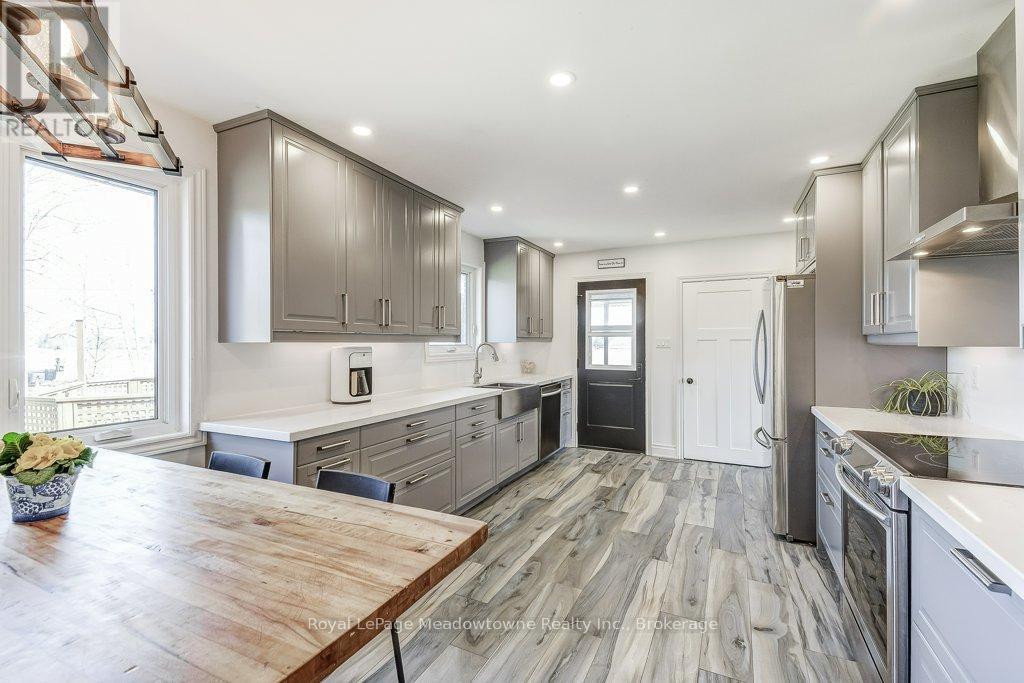 












986 WESTOVER ROAD

,
Hamilton,




Ontario
N0B1L0

