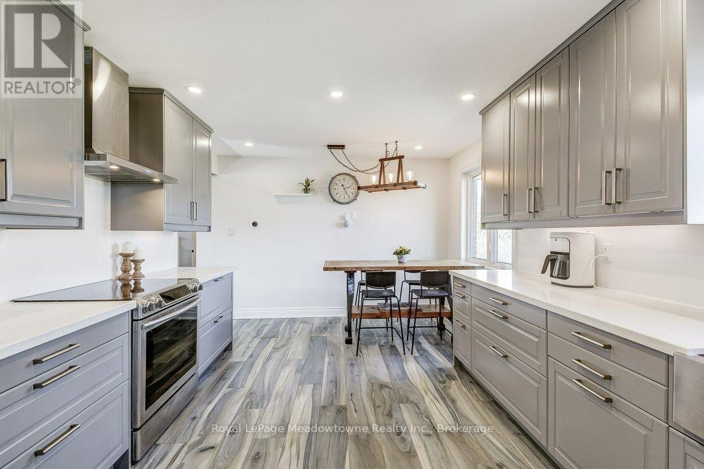 












986 WESTOVER ROAD

,
Hamilton,




Ontario
N0B1L0

