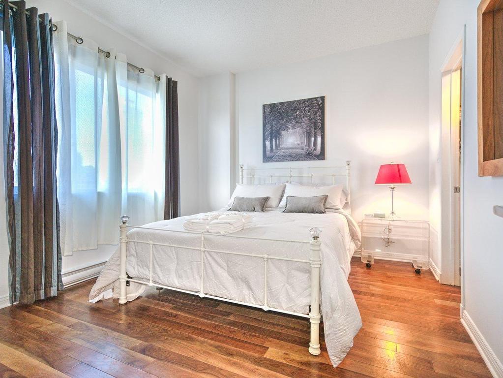 









1200


Rue St-Jacques

, 2108,
Montréal (Ville-Marie),




QC
H3C0E9


