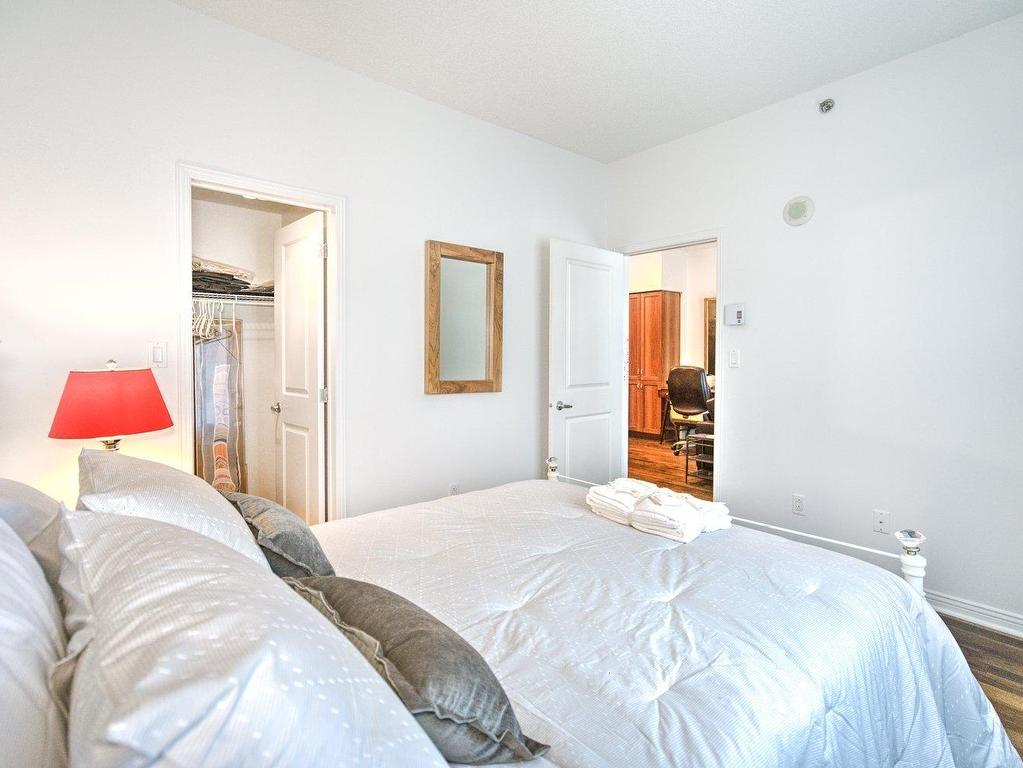 









1200


Rue St-Jacques

, 2108,
Montréal (Ville-Marie),




QC
H3C0E9

