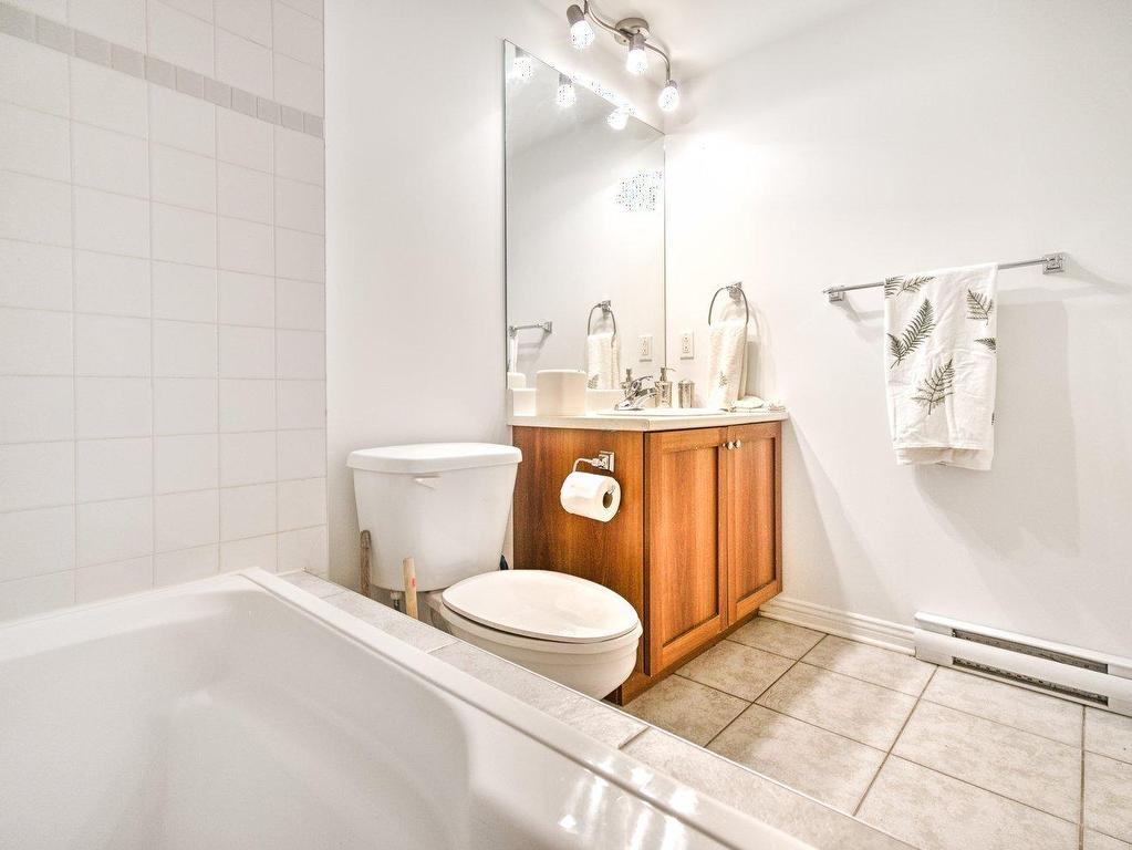 









1200


Rue St-Jacques

, 2108,
Montréal (Ville-Marie),




QC
H3C0E9


