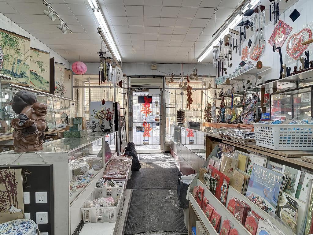 









1013


Boul. St-Laurent

,
Montréal (Ville-Marie),




QC
H2Z1J4


