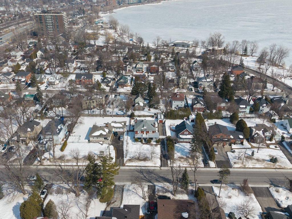 









9


Av. Lakeside

,
Pointe-Claire,




QC
H9S5G1

