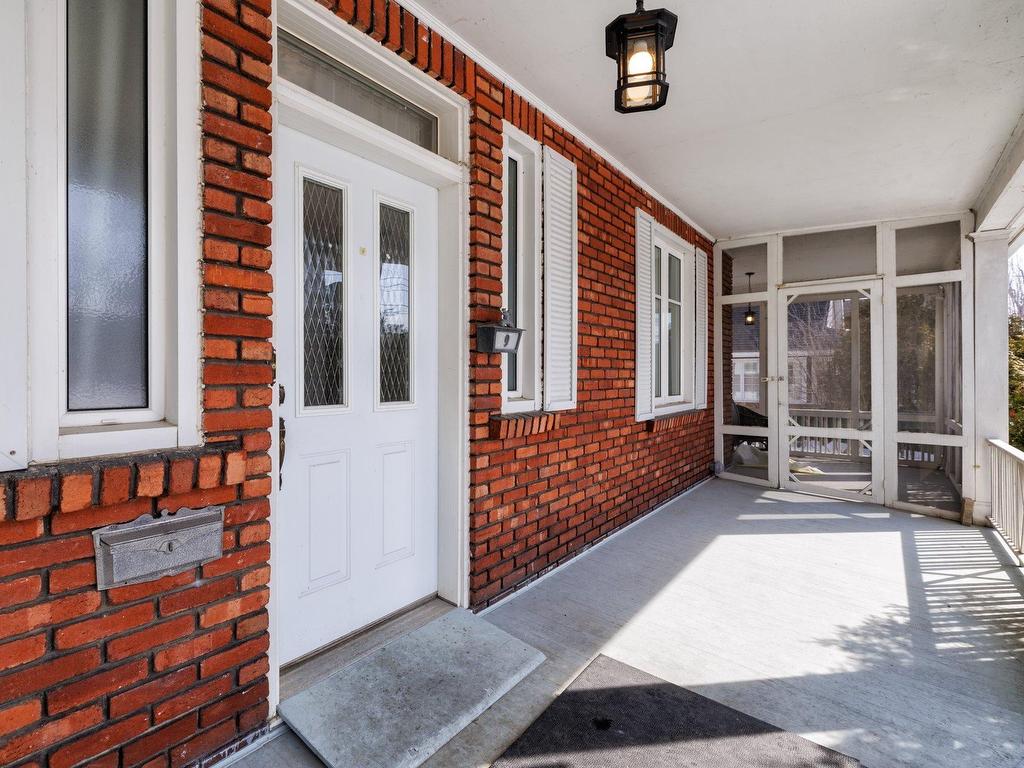 









9


Av. Lakeside

,
Pointe-Claire,




QC
H9S5G1


