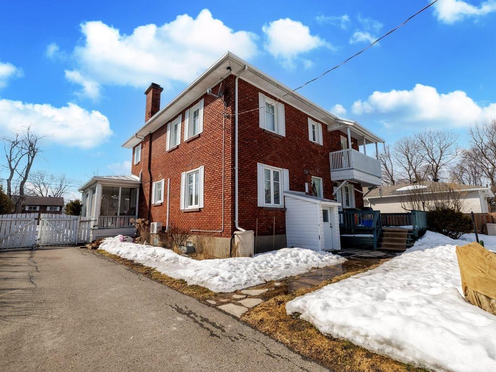 









9


Av. Lakeside

,
Pointe-Claire,




QC
H9S5G1

