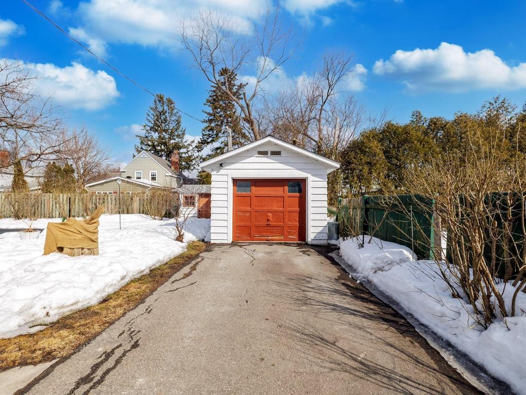 









9


Av. Lakeside

,
Pointe-Claire,




QC
H9S5G1

