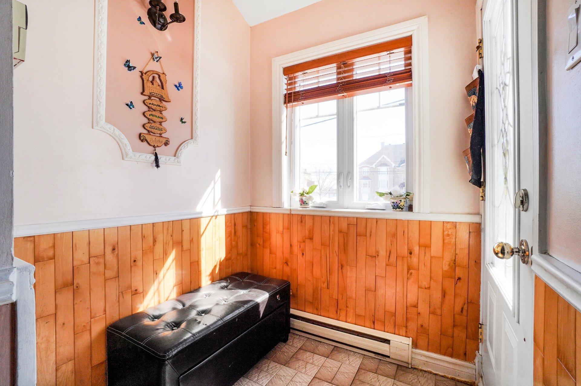 









979


Rue Notre-Dame

,
Repentigny (Repentigny),




QC
J5Y1C9

