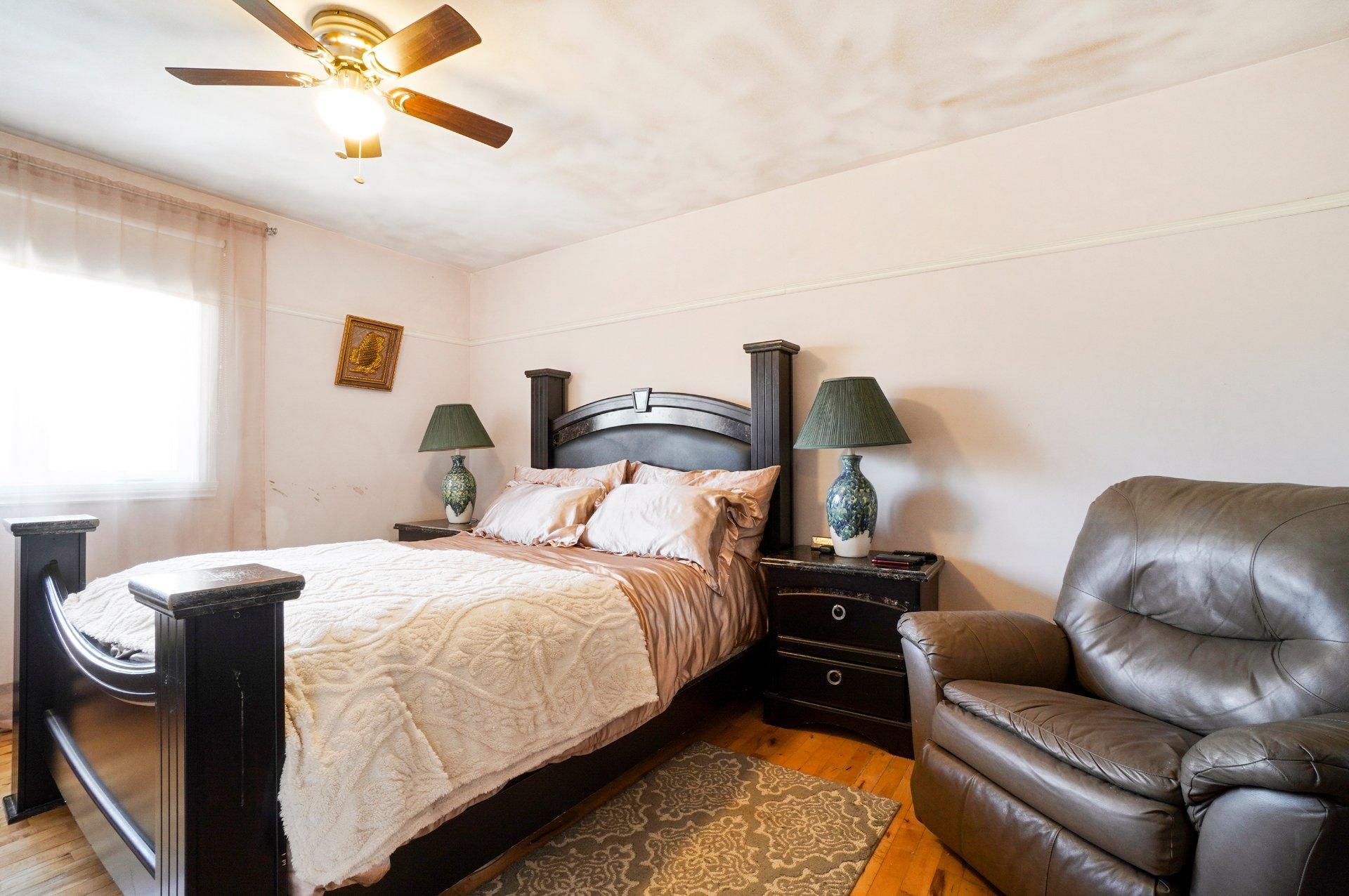 









979


Rue Notre-Dame

,
Repentigny (Repentigny),




QC
J5Y1C9


